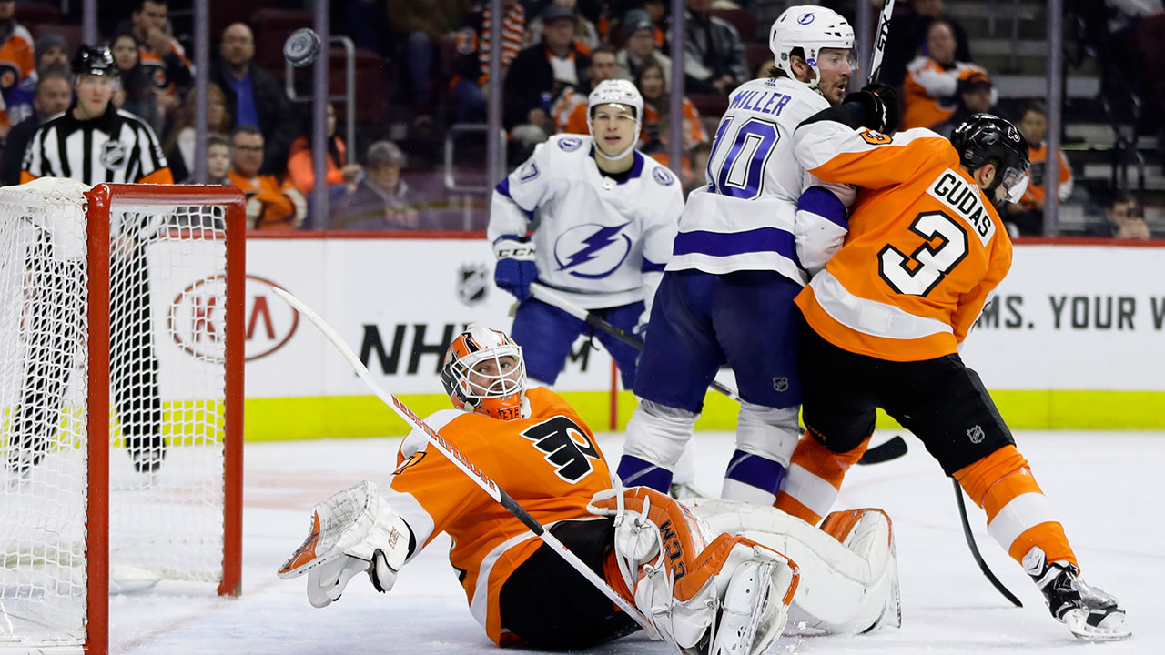 Miller leads Lightning past Flyers for seventh str