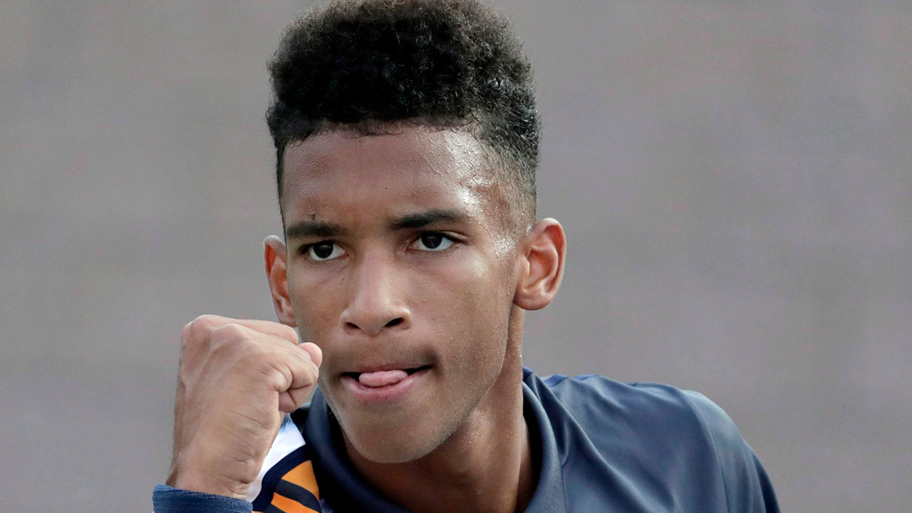 felix-auger-aliassime-celebrates-winning-a-point