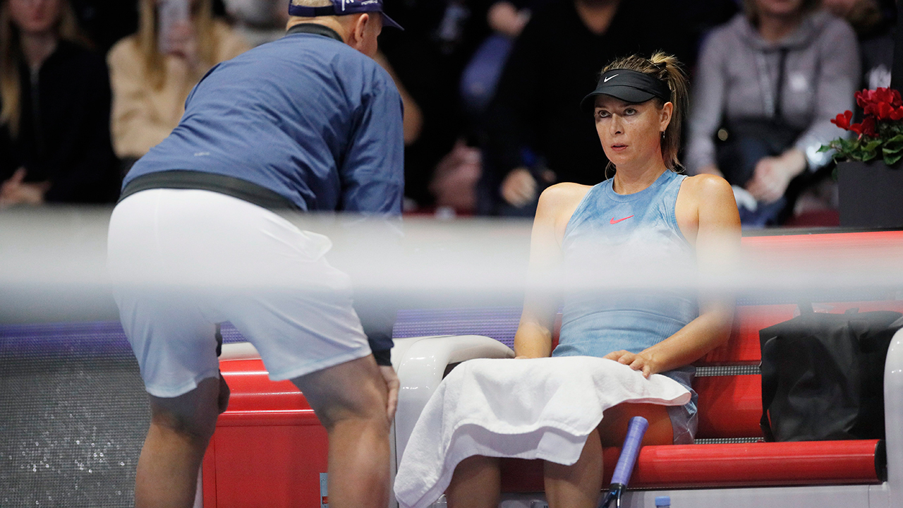 maria-sharapova-speaks-with-coach