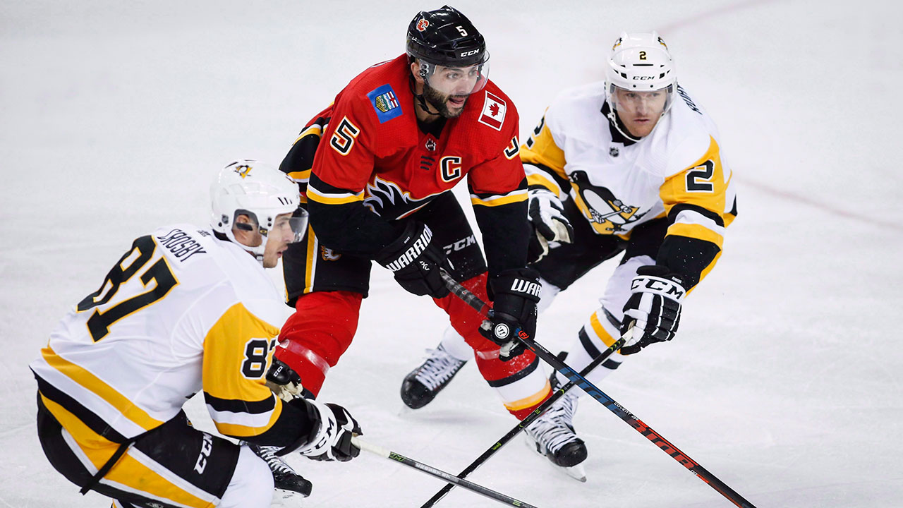 mark-giordano-battles-sidney-crosby