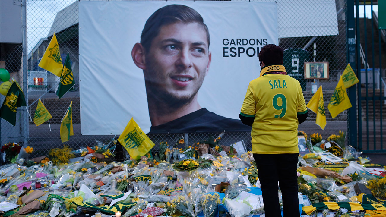 supporters-place-flowers-and-pay-their-respects-to-emiliano-sala