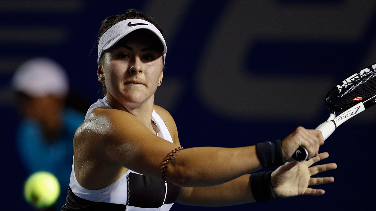 Andreescu-returns-ball