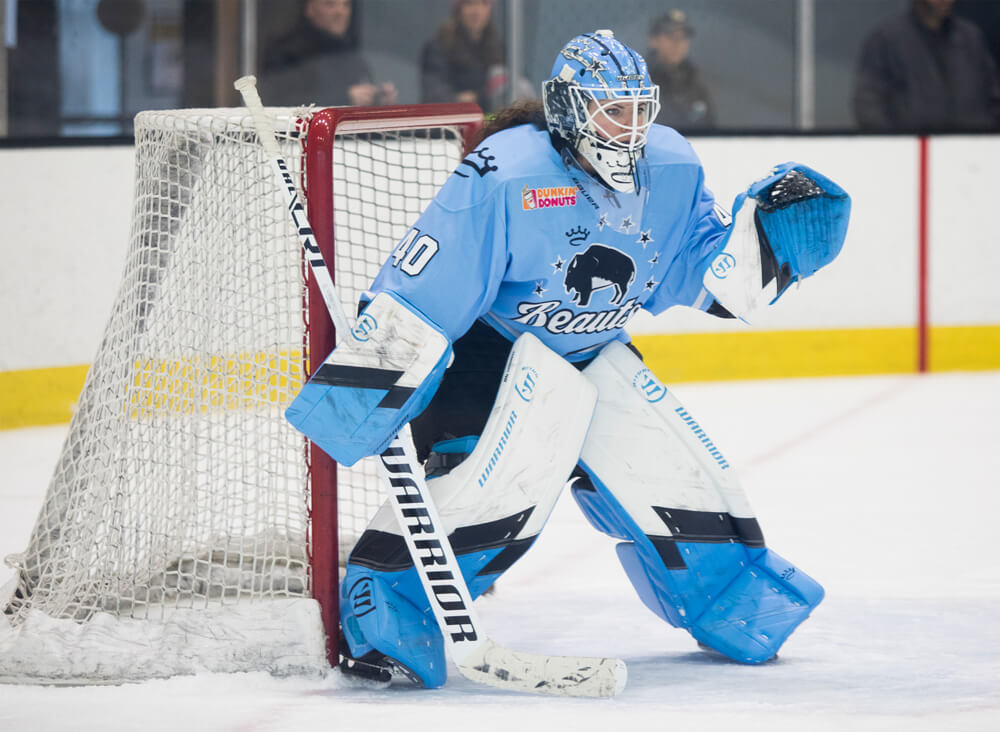 shannon-szabados-in-goal-for-buffalo-beauts