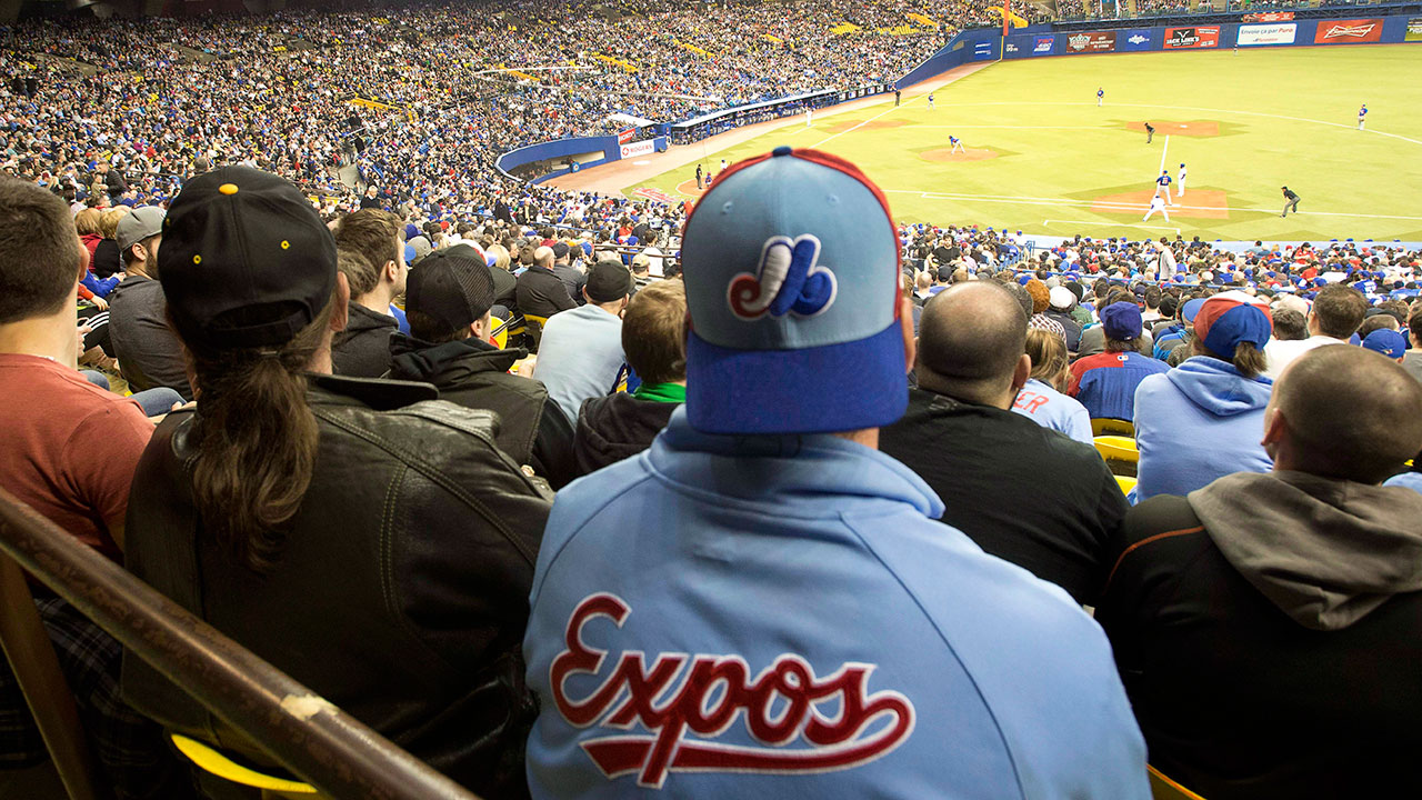 Expos-fans-watch-game-at-Olympic-stadium