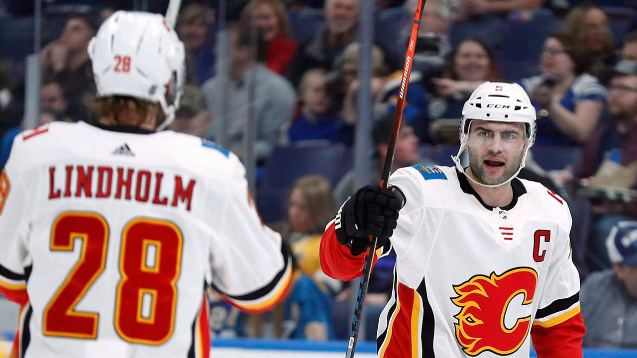 Flames-Giordano-celebrates-goal-with-Lindholm