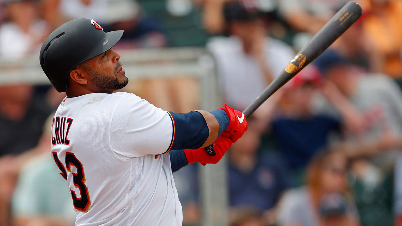 MLB-Twins-Cruz-watches-home-run