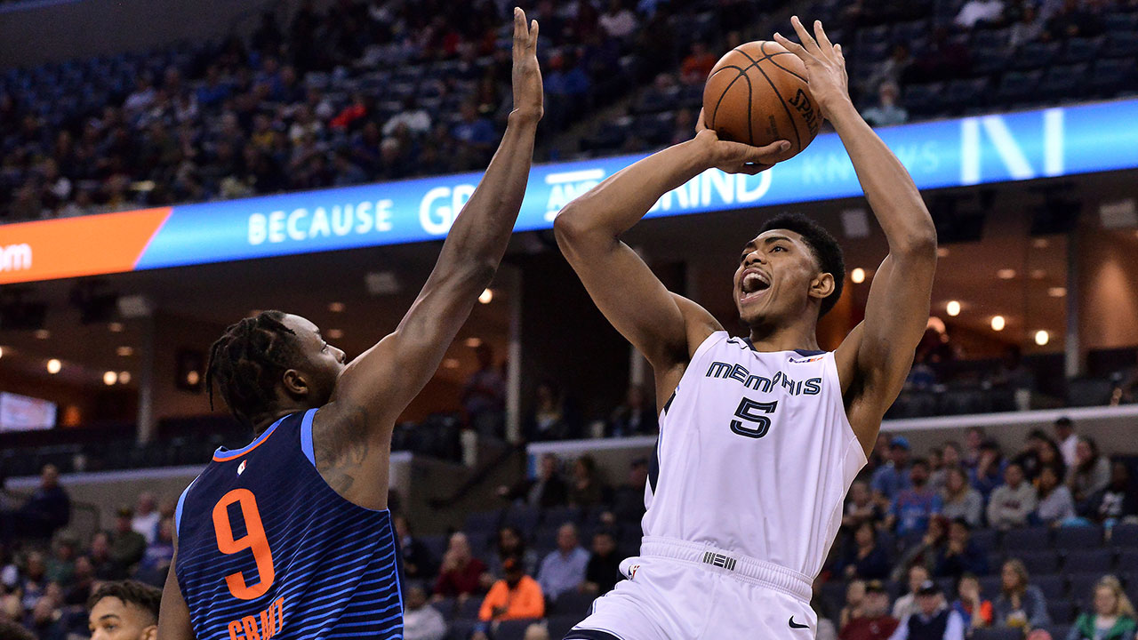 NBA-Grizzlies-Caboclo-shoots-against-Thunder