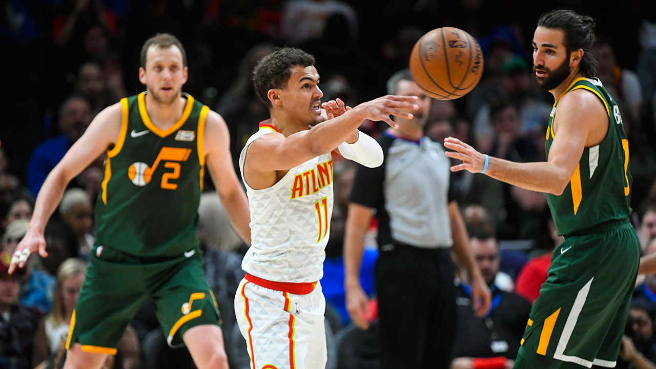 NBA-Hawks-Young-passes-against-Jazz