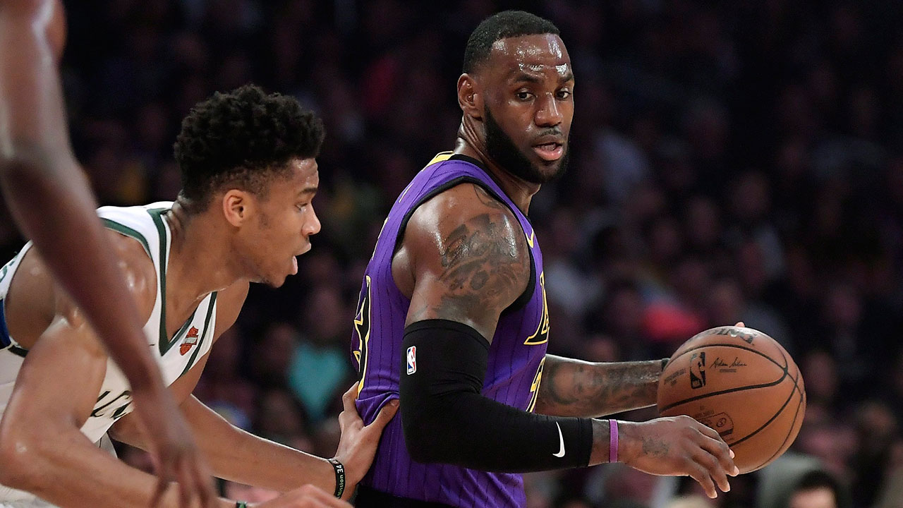 NBA-Lakers-James-backs-down-Giannis