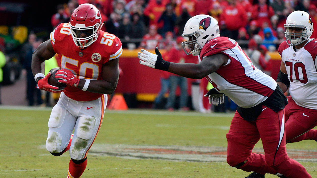 NFL-Chiefs-Houston-runs-against-Cardinals