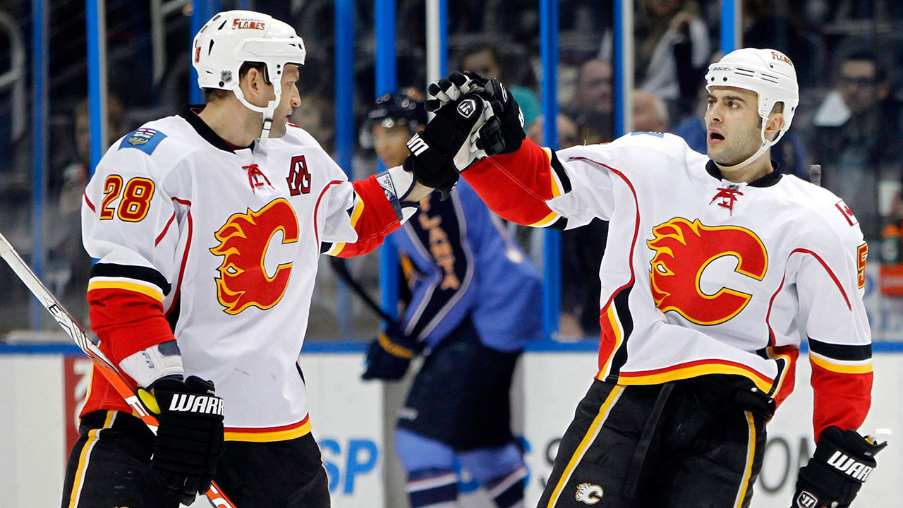 NHL-Flames-Regehr-celebrates-goal-with-Giordano