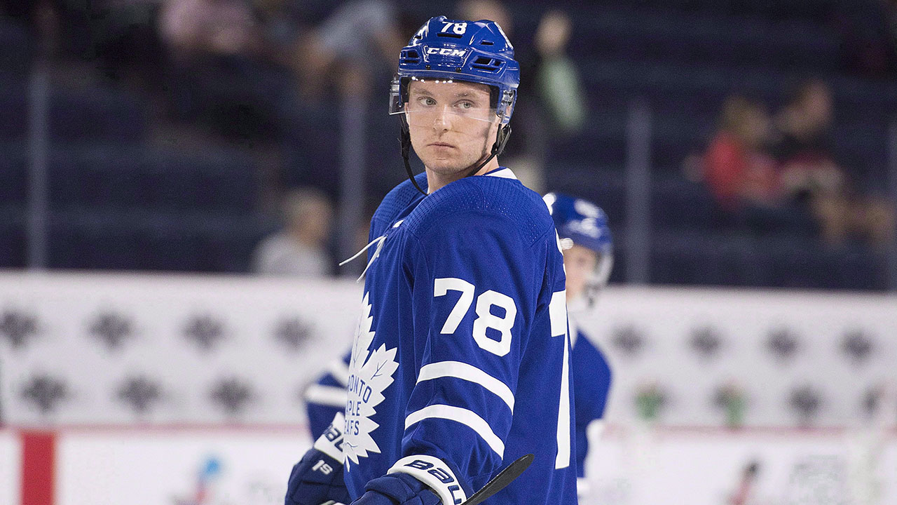 NHL-Maple-Leafs-prospect-Sandin-skates