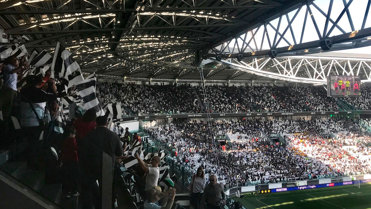 Soccer-Italy-crowd