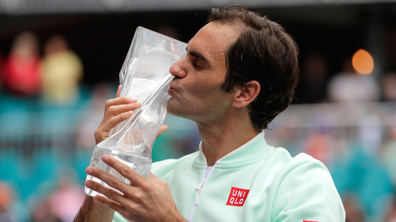 Tennis-ATP-Federer-celebrates-Miami-Open-win