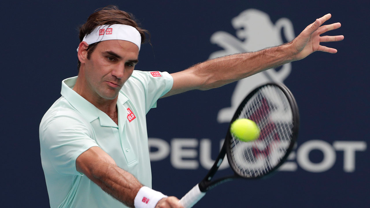 Tennis-Federer-returns-shot-at-Miami-Open