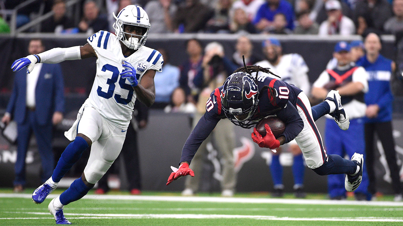 deandre-hopkins-catches-pass-in-front-of-pierre-desir