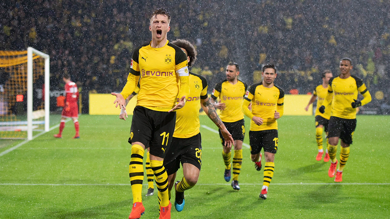 Reus’ injurytime winner keeps Dortmund’s title hopes alive