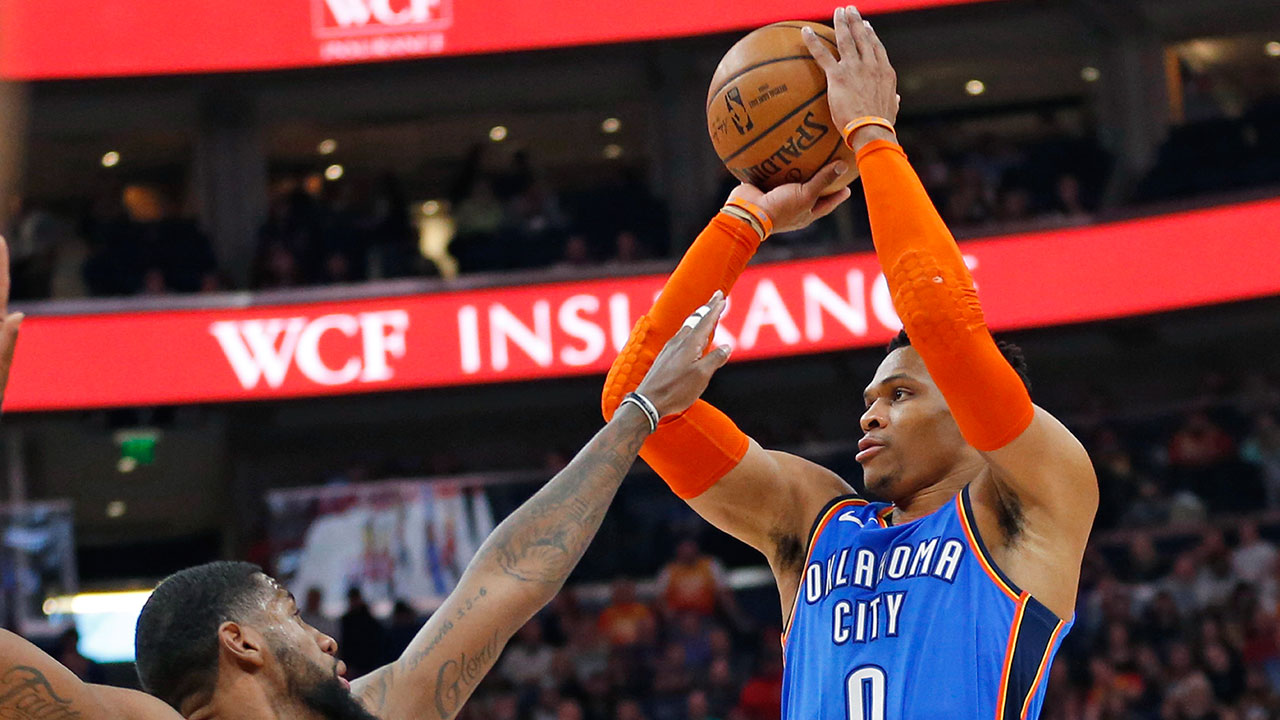 russell-westbrook-shoots-over-royce-o-neale