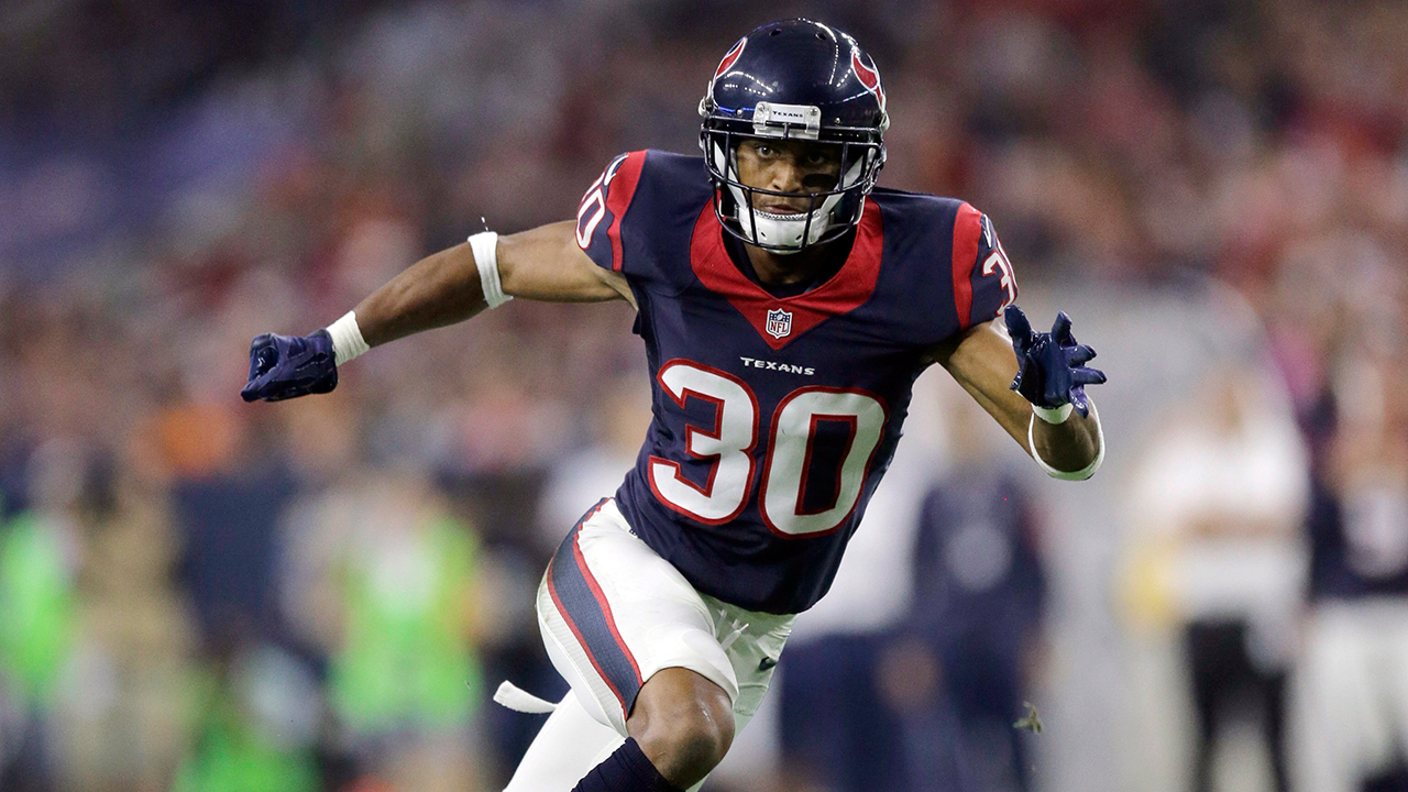 texans-kevin-johnson-chases-a-play