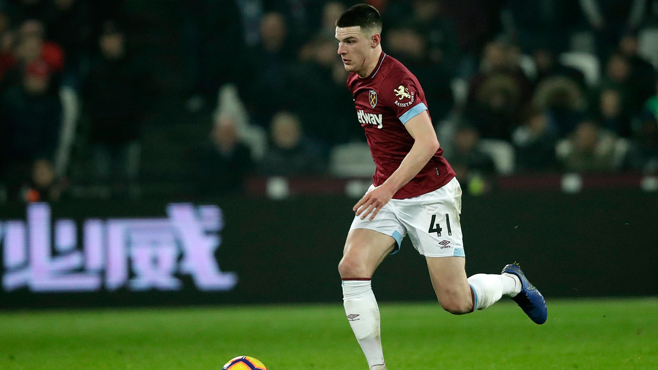 west-hams-declan-rice-controls-ball-in-premier-league