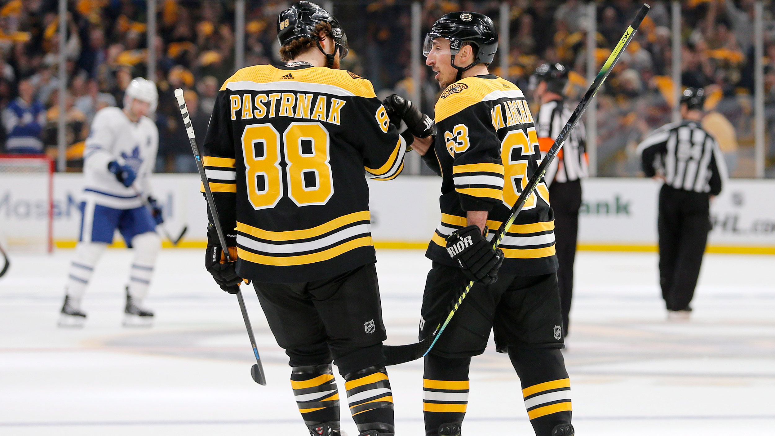Bruins beat Maple Leafs to pull even in first-roun