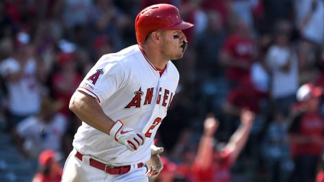 MLB-Angels-Trout-watches-home-run
