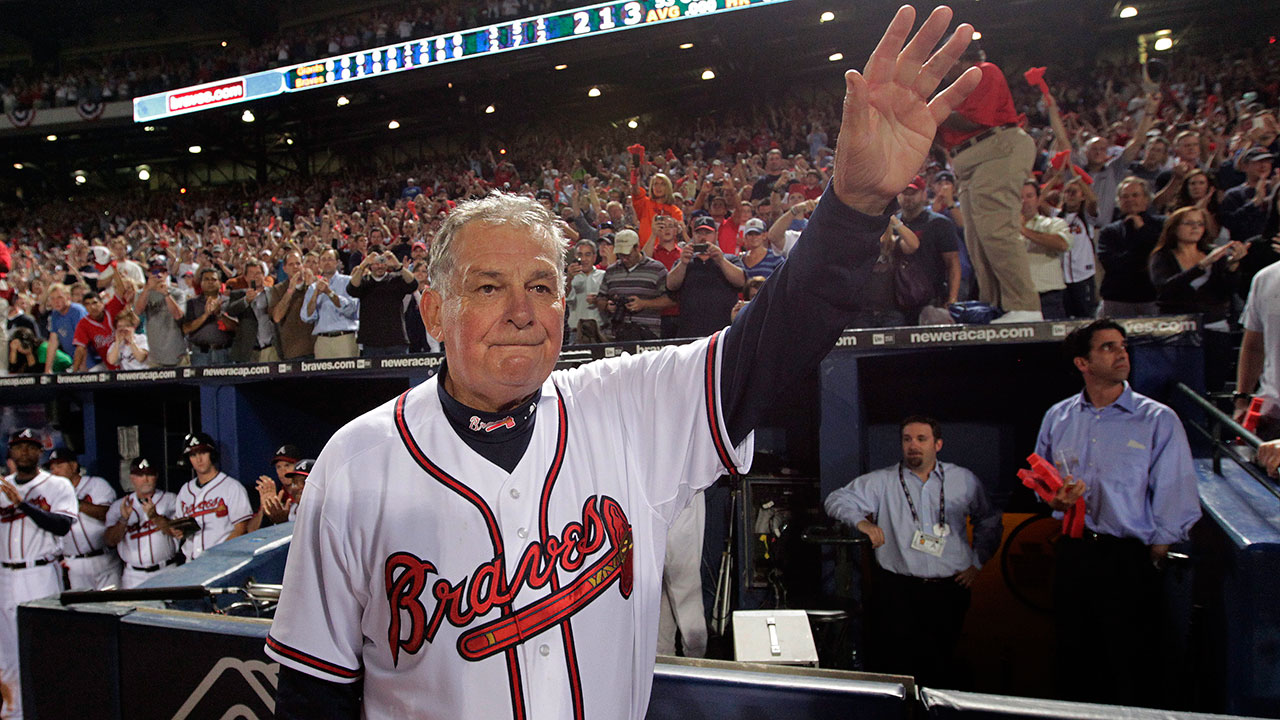 MLB-Braves-manager-Bobby-Cox-waves-to-audience