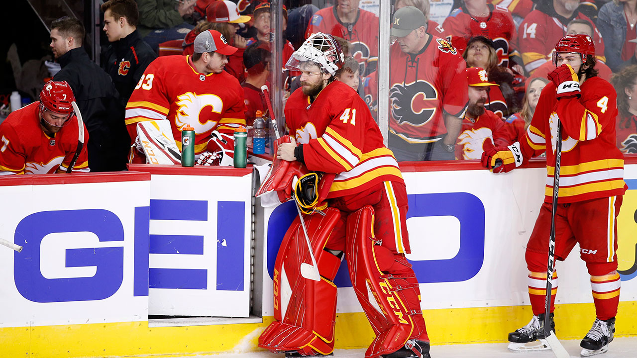 NHL-Flames-Smith-stands-next-to-Rittich