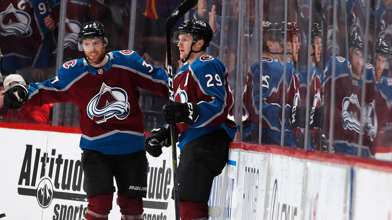 MacKinnon leads way as Avalanche surge past Oilers