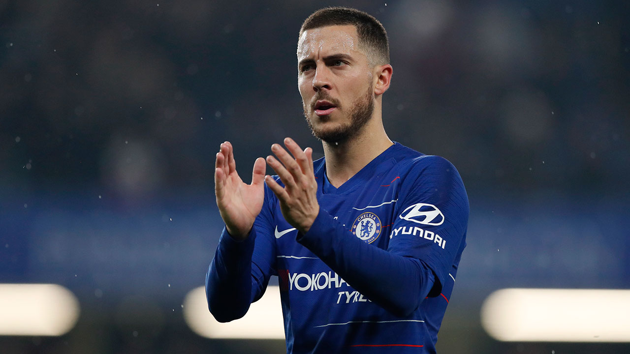 Soccer-Chelsea-Hazard-applauds-after-win