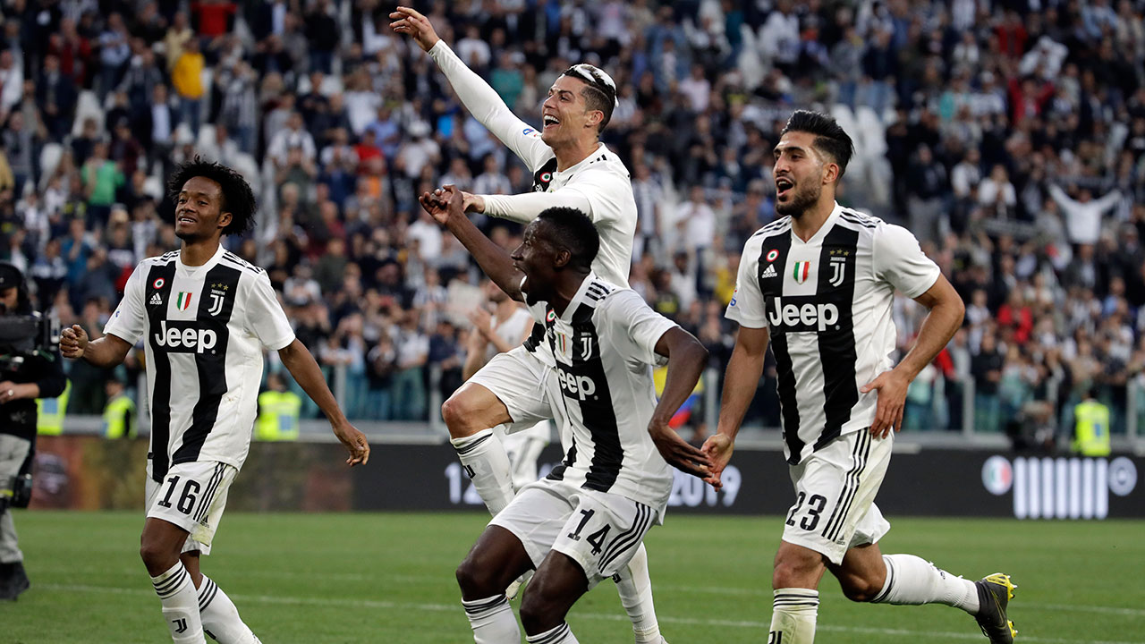 Soccer-Juventus-celebrates-win