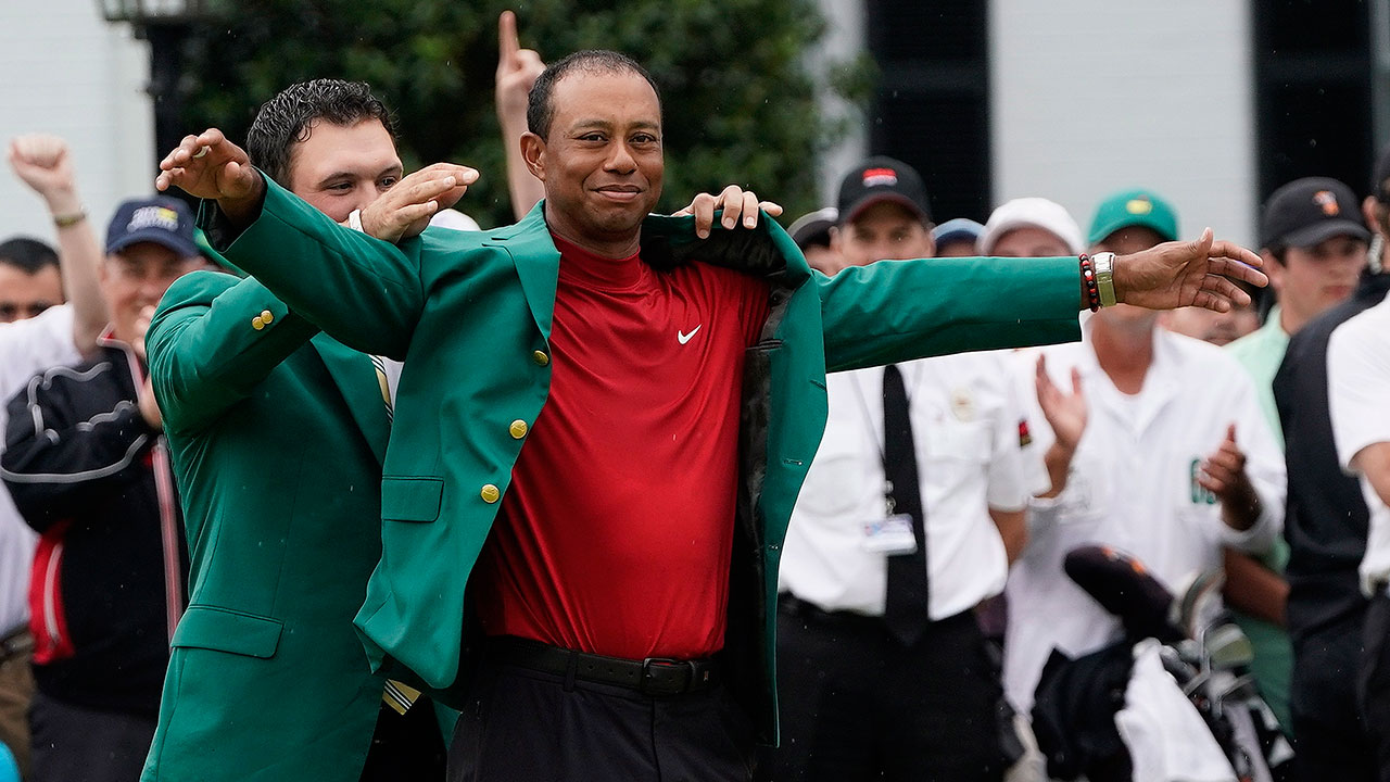 Tigermania' breaks out as massive crowd salutes Tiger Woods | Stuff.co.nz
