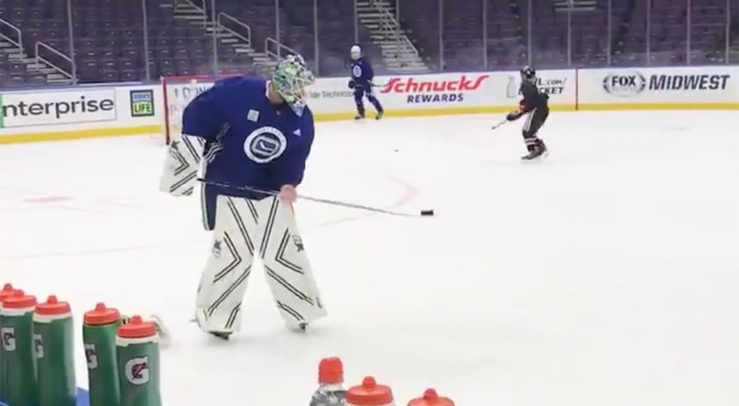 Canucks' Pettersson, Demko show off wild puck tricks at practice
