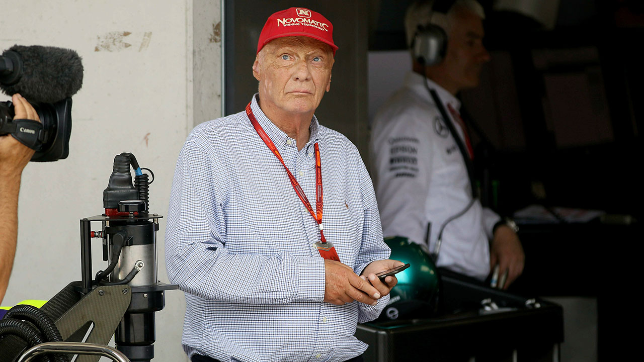 Auto-racing-Lauda-stands-during-qualifying-session