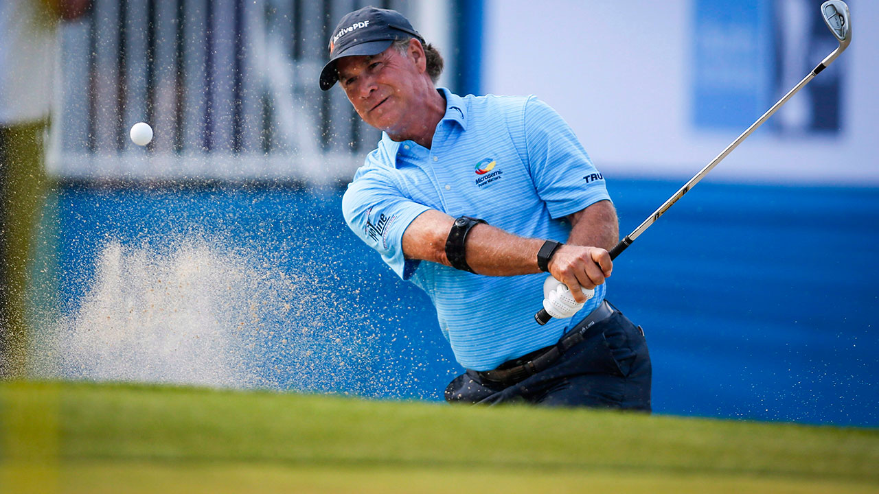 Golf-PGA-McCarron-hits-out-of-sand-trap