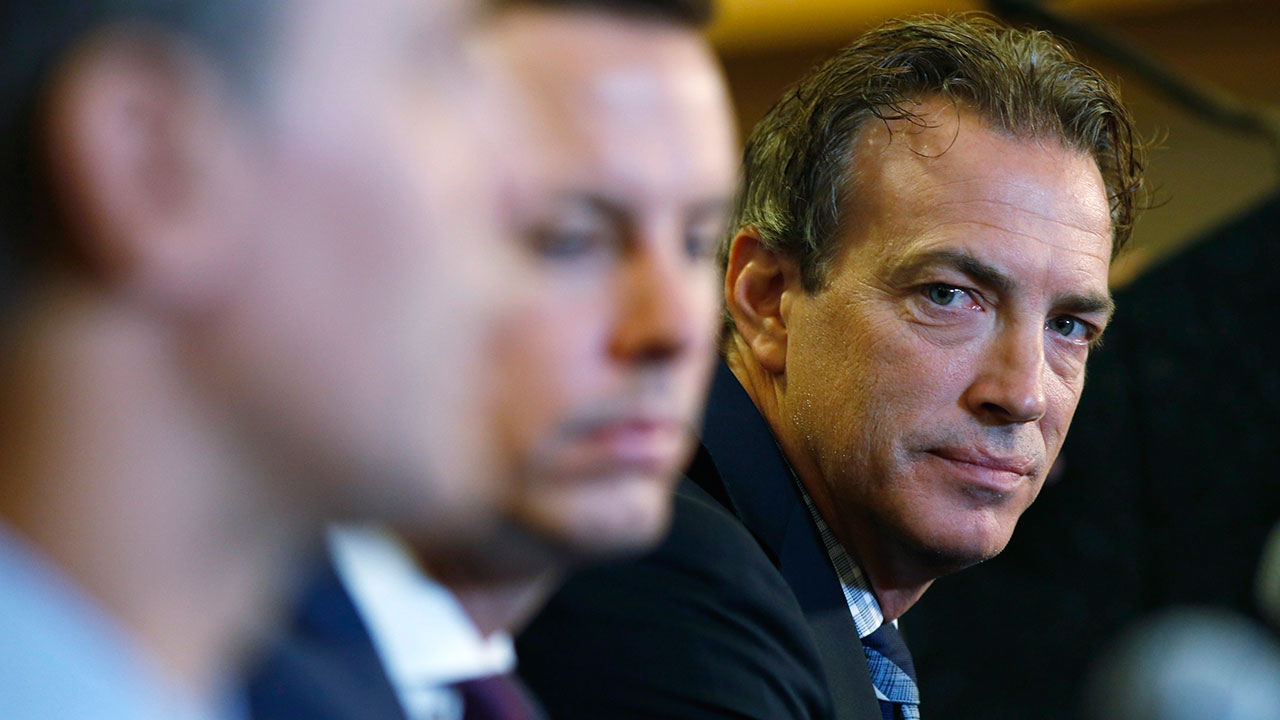NHL-Avalanche-Sakic-looks-on-at-press-conference