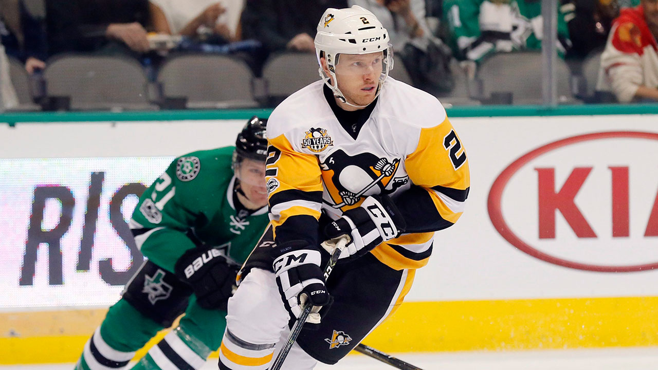 Pittsburgh-Penguins-Chad-Ruhwedel-moves-puck
