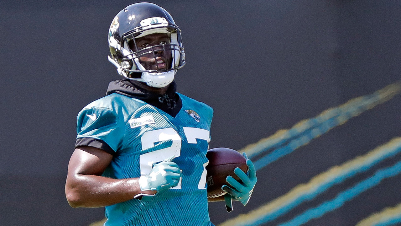 jaguars-leonard-fournette-carries-ball-at-practice