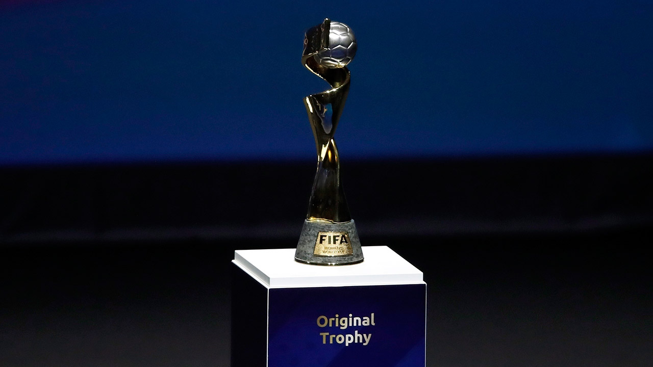 womens-world-cup-trophy-at-2019-draw