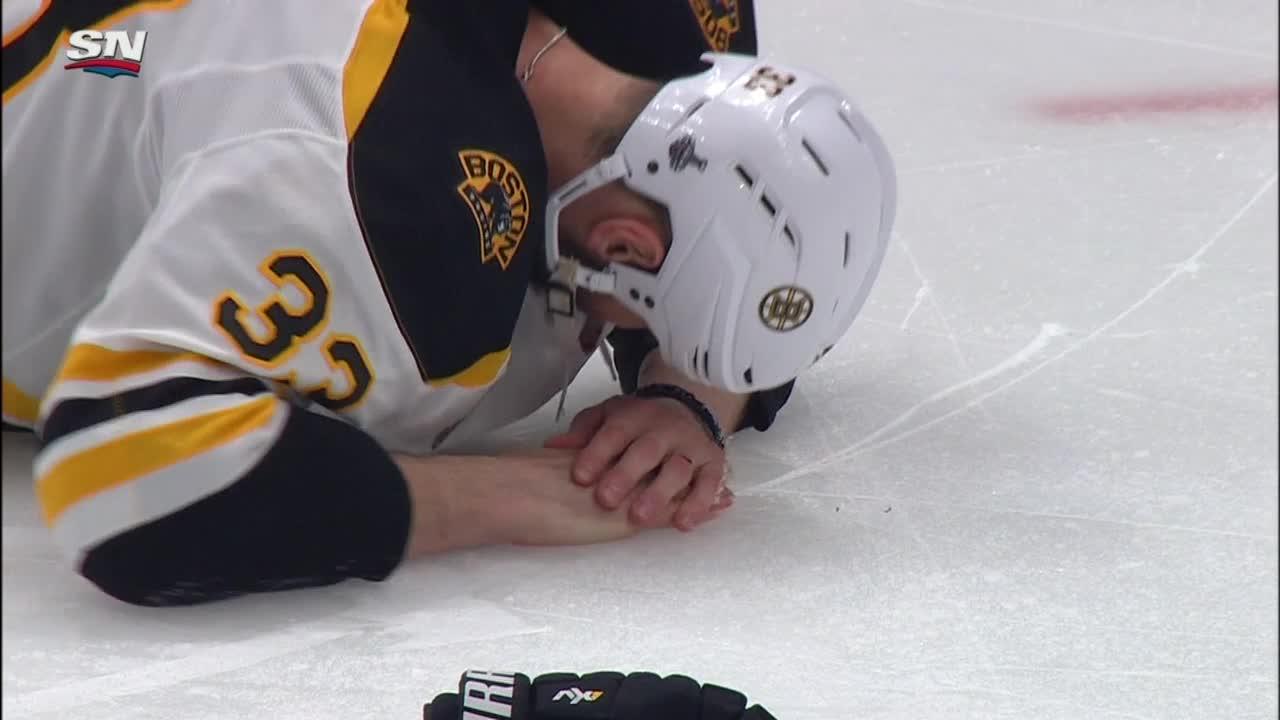 Zdeno Chara takes puck to face, leaves Game 4 of Stanley Cup Final - Sports  Illustrated
