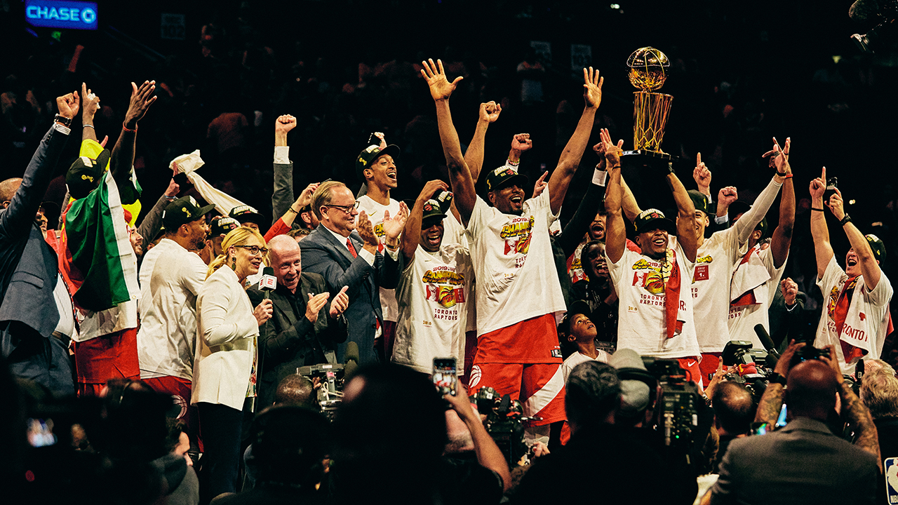 Toronto-raptors-celebrate-on-stage-following-the-presentation-of-the-larry-obrien-trophy