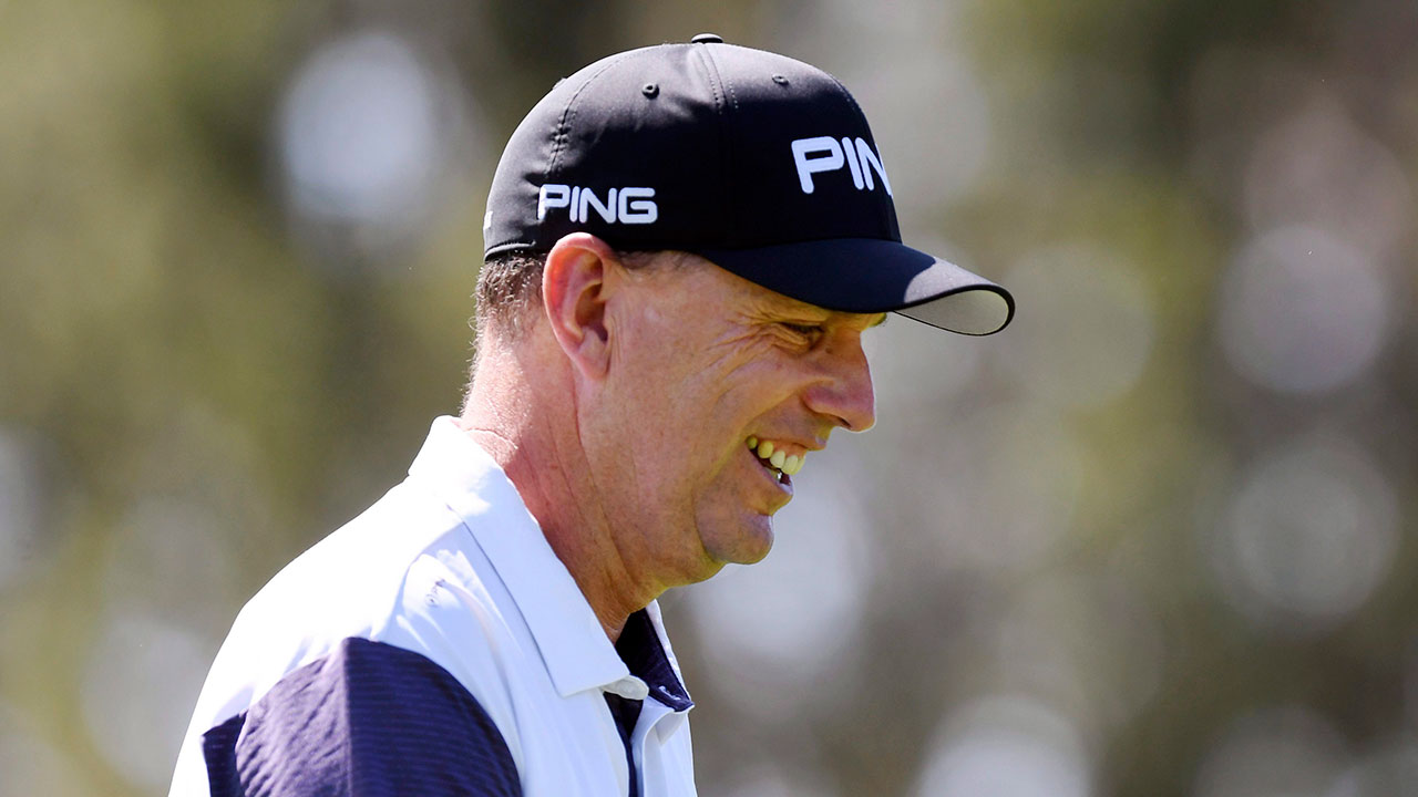 Kevin Sutherland heads toward the 18th green during the U.S. Senior Open golf tournament. (Jerilee Bennett/The Gazette via AP)