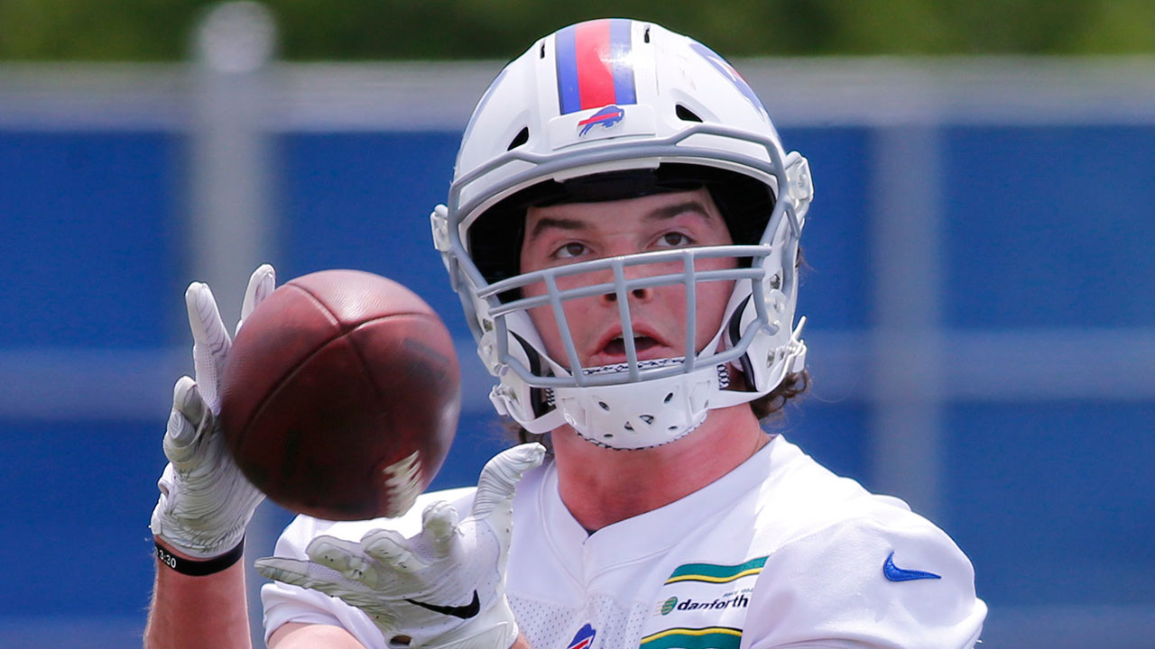 NFL-Bills-Knox-catches-ball-at-practice