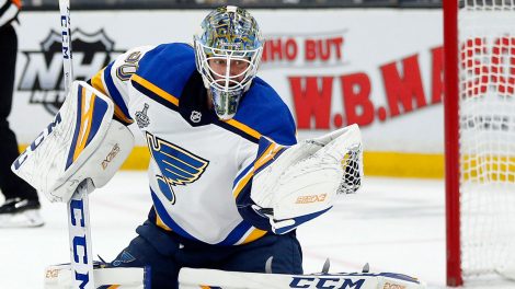 NHL-Blues-Binnington-makes-save