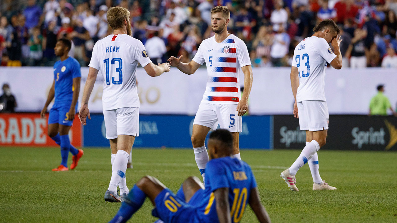 Soccer-US-celebrates-against-Curacao