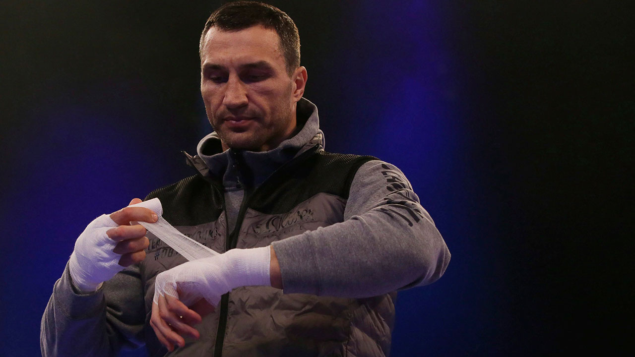 Wladimir-Klitschko-wraps-hands
