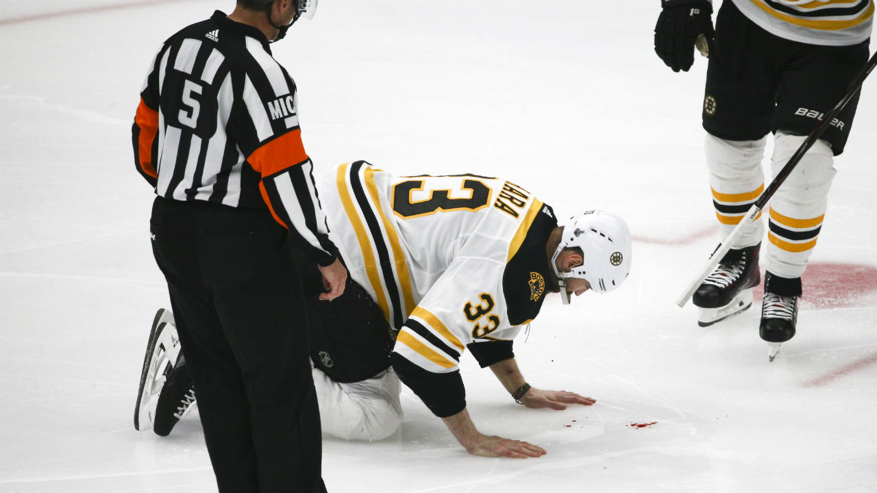 Report: Bruins' Zdeno Chara sustains broken jaw in