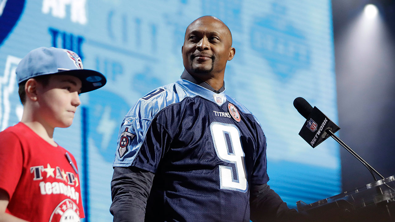 steve mcnair tennessee titans