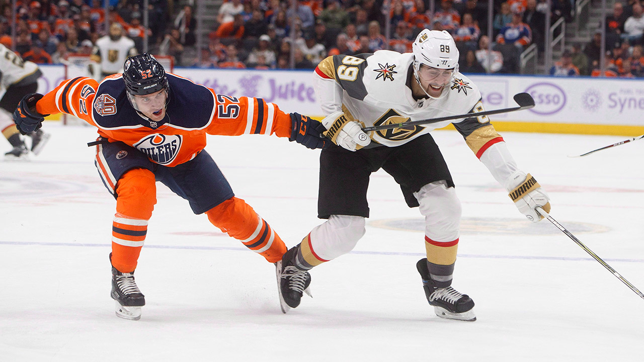 golden-knights-alex-tuch-and-oilers-patrick-russell-battle-for-puck