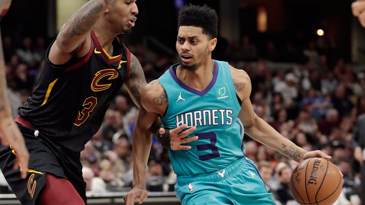hornets-jeremy-lamb-drives-ball-against-cavaliers
